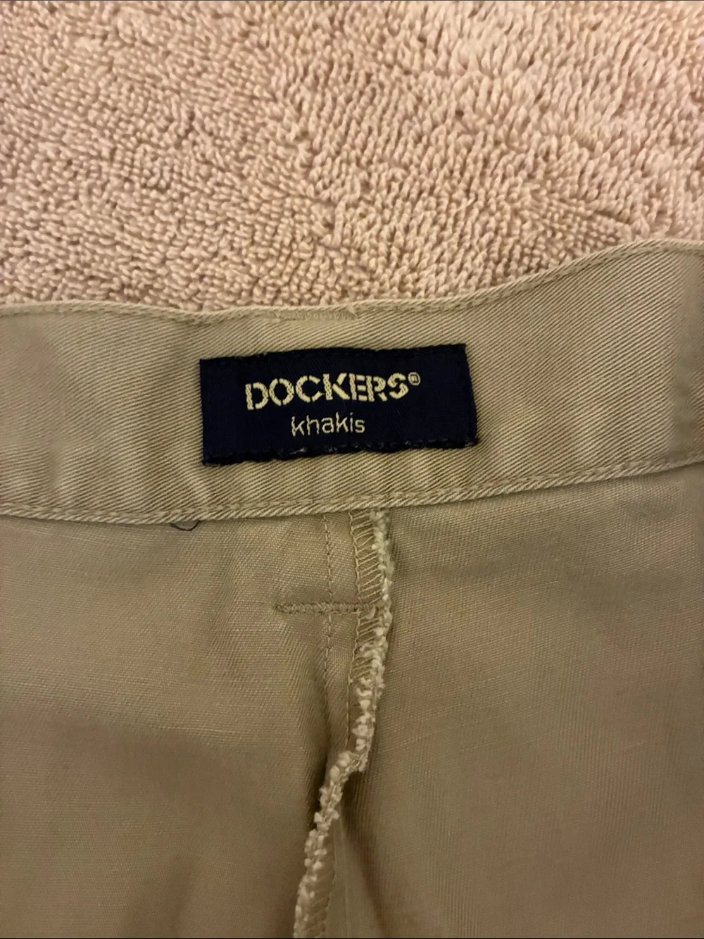 Dockers size 42 Men's Flat Front Shorts in Khaki
